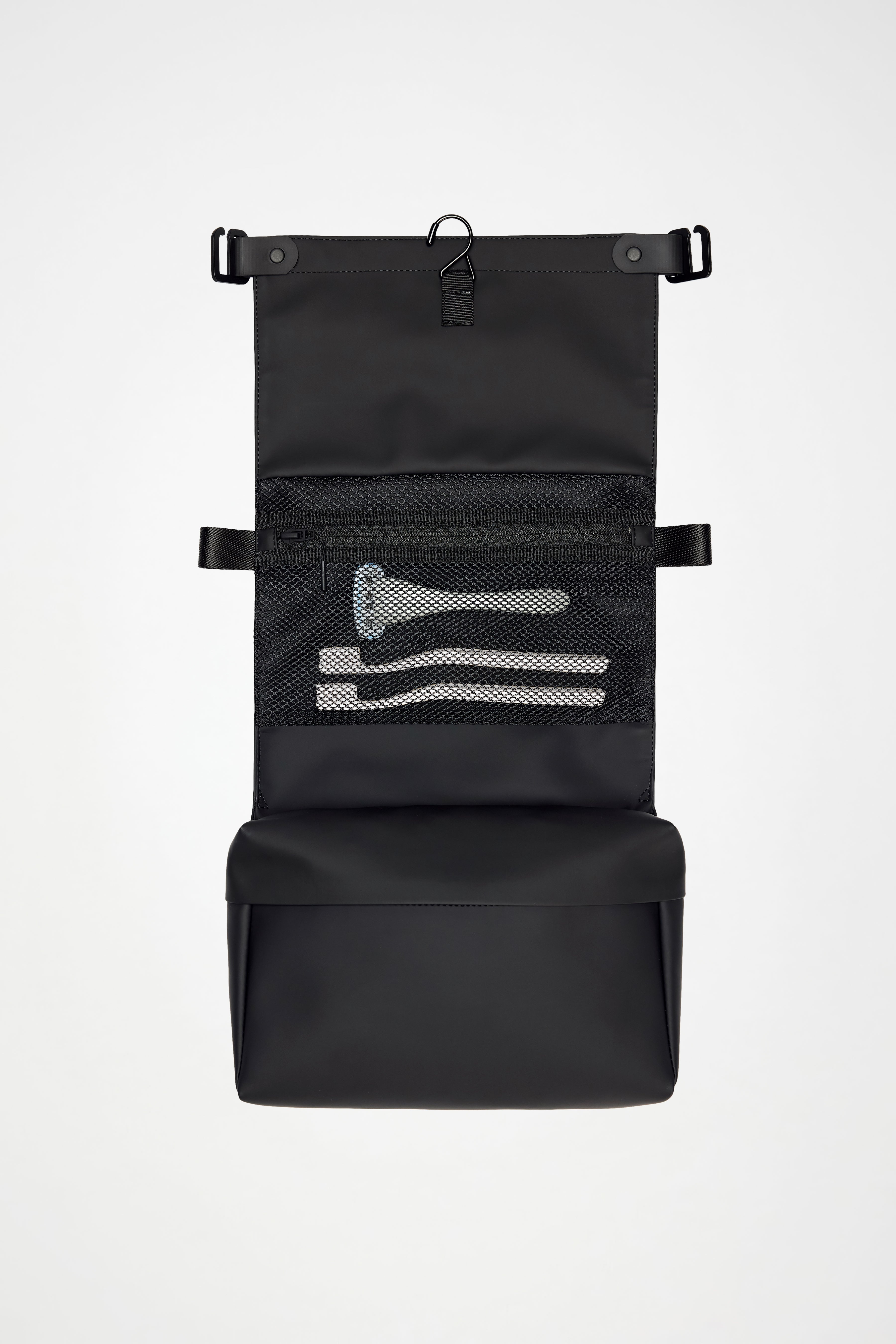 RAINS OTG Wash Bag Well 3.50L H20 x D6 x W27 cm Wash Bag