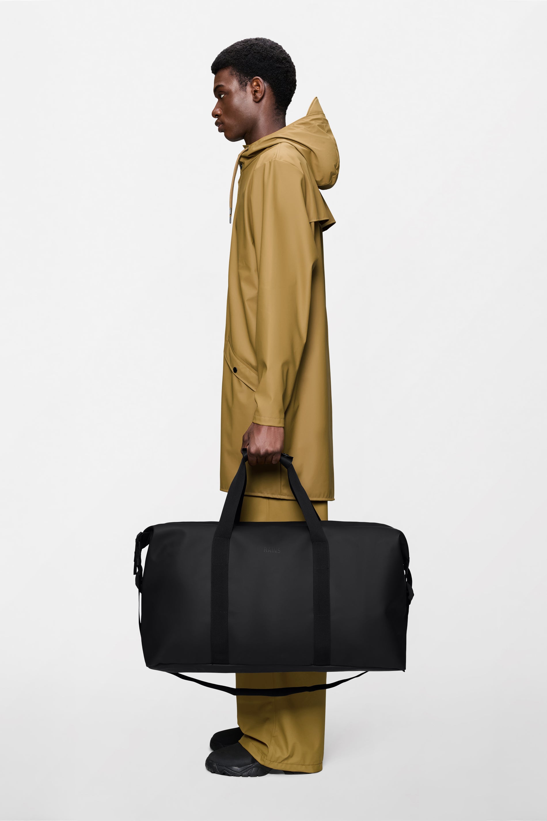 RAINS Hilo Weekend Bag Large Black 47L H29 x D28 x W60 cm Weekender