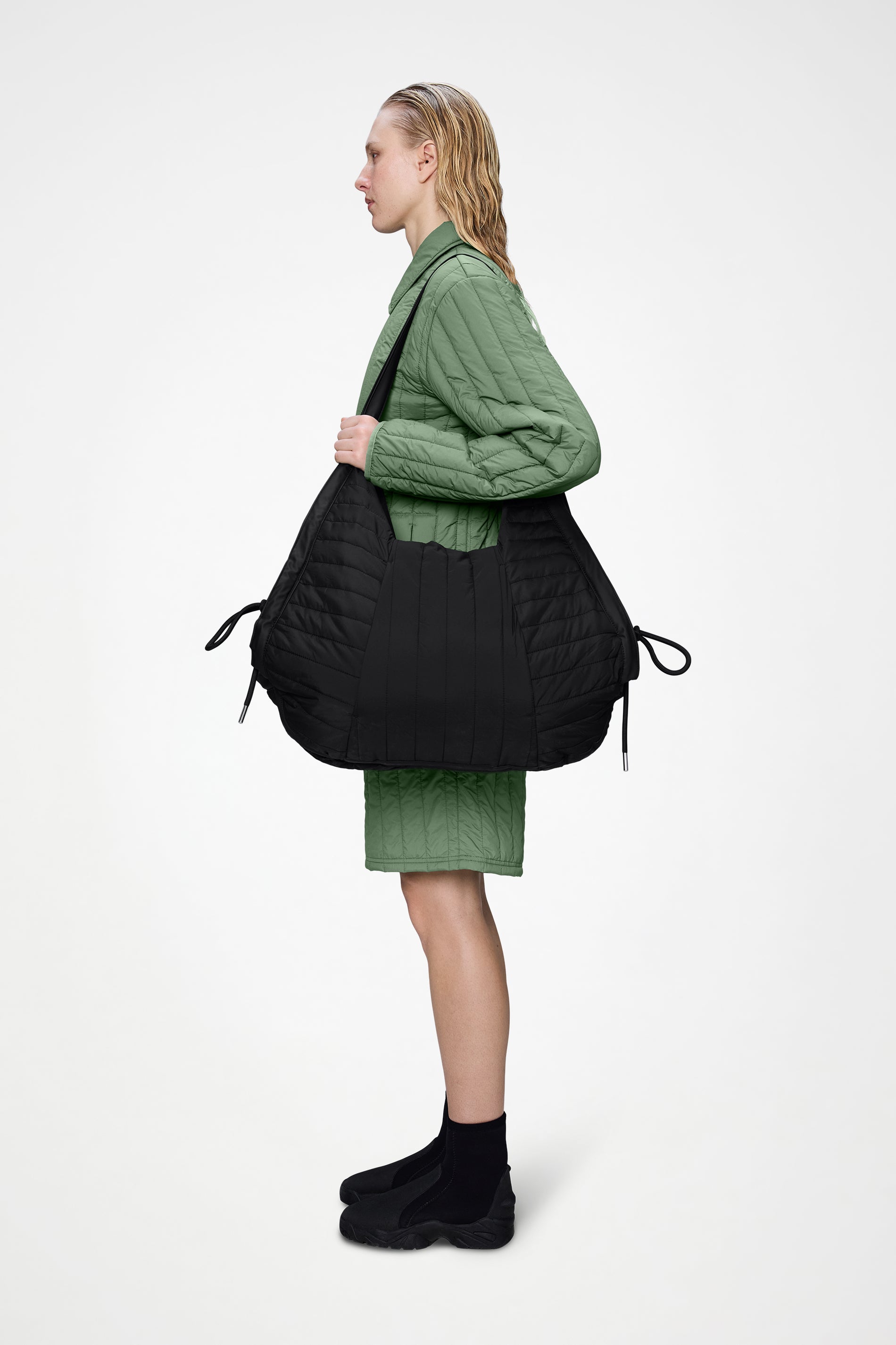 RAINS Koya Vision Bag Black 28L H30 x D20 x W56 cm Shoulder Bag