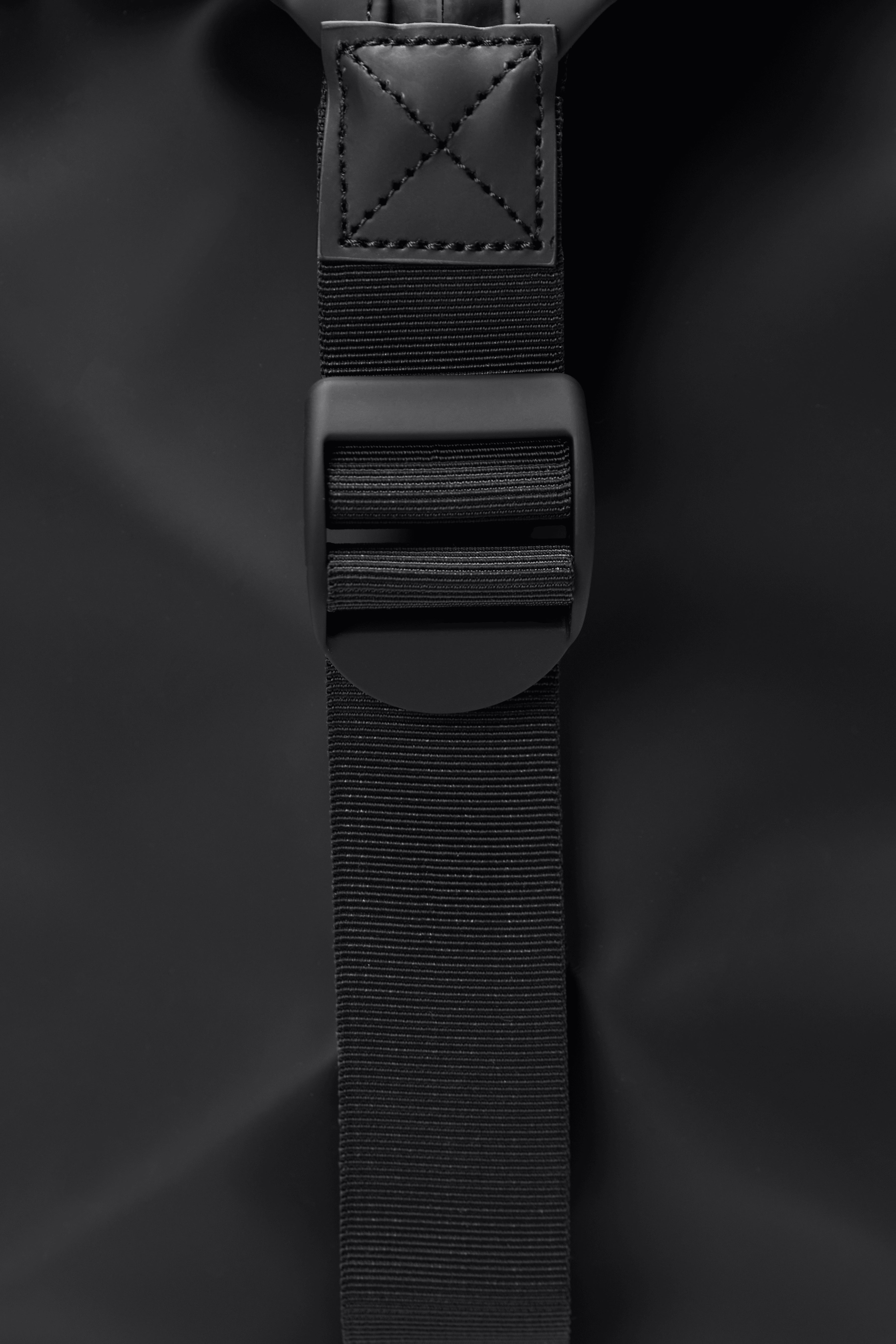 RAINS Hilo Weekend Bag Small Beige 18L H29 x D18 x W50 cm Weekender