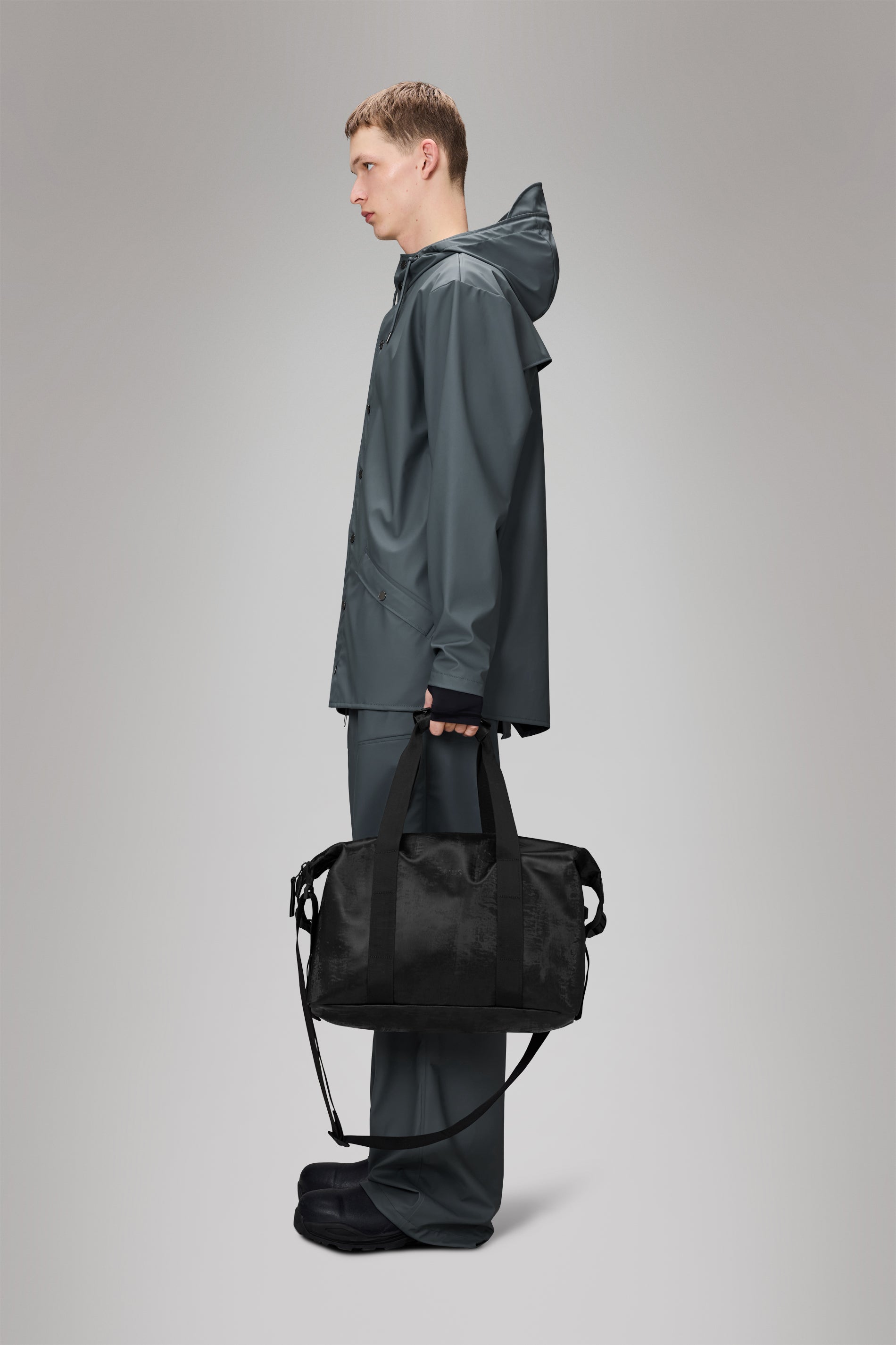 Rains Hilo Weekend Bag Small Coal 23.50L H29 x D18 x W50 cm Weekender