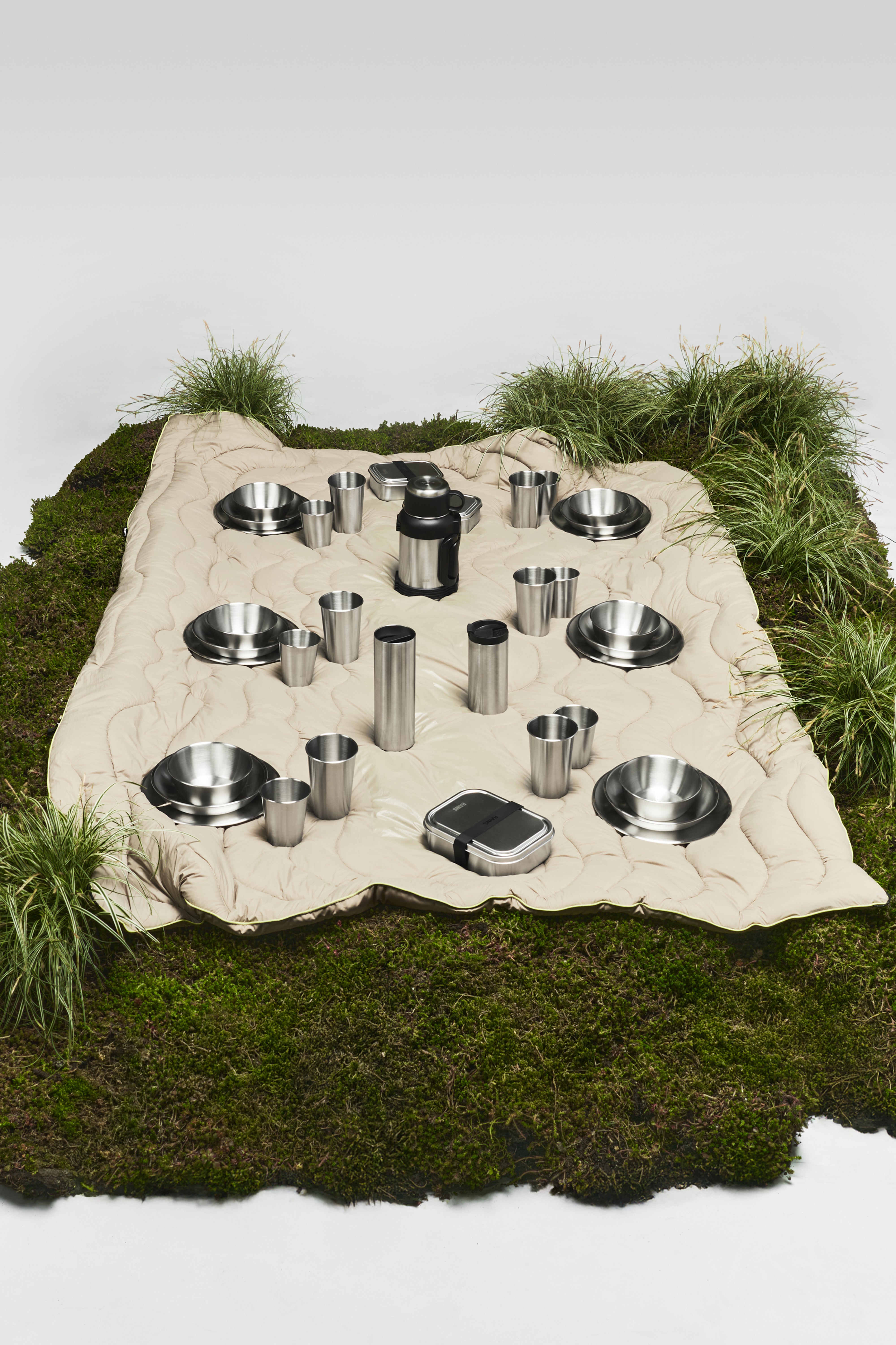 RAINS Puffer Blanket Beige Picnic Blanket
