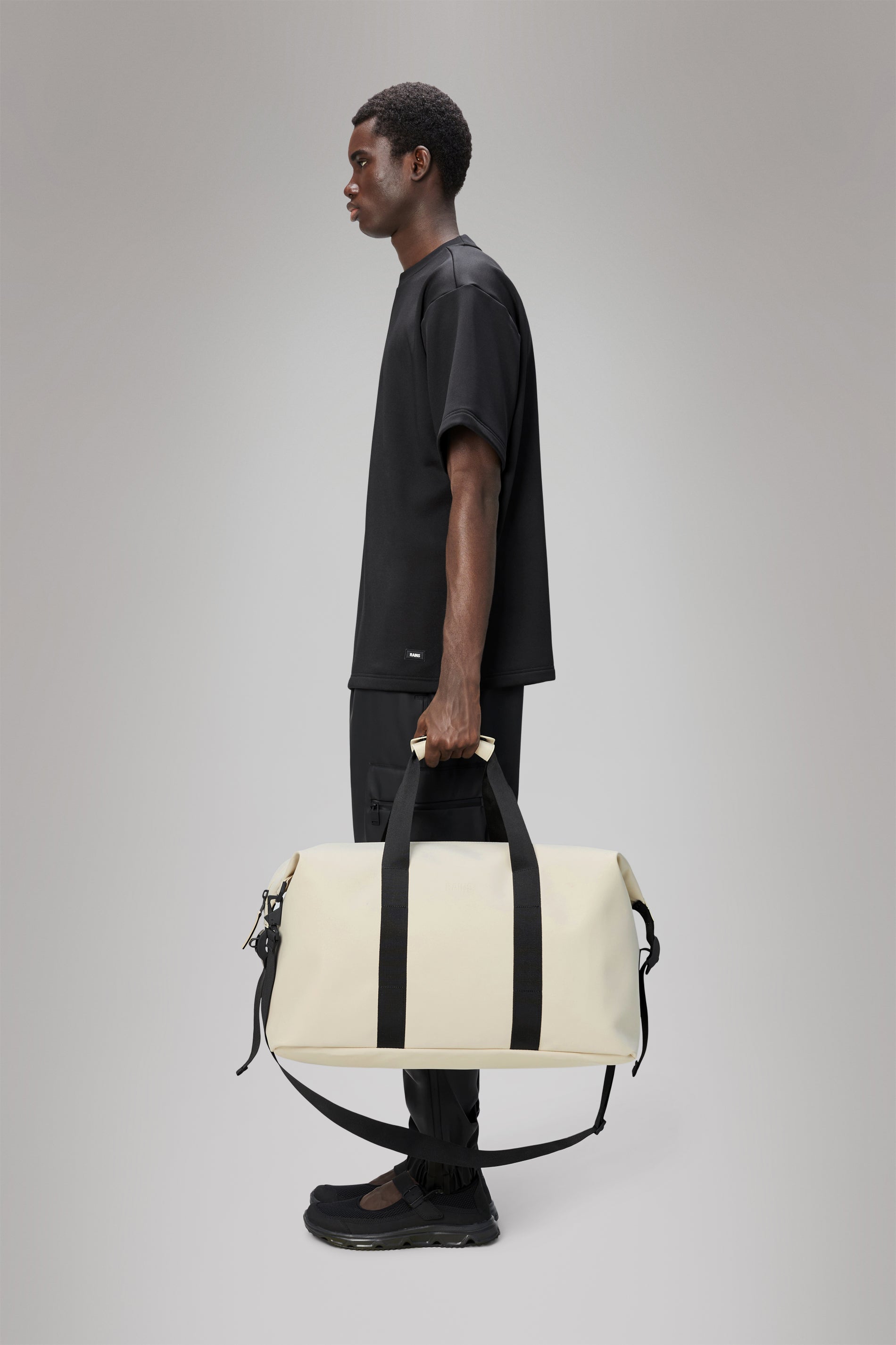 RAINS Hilo Weekend Bag Dune 36L H39 x D26 x W52 cm Weekender