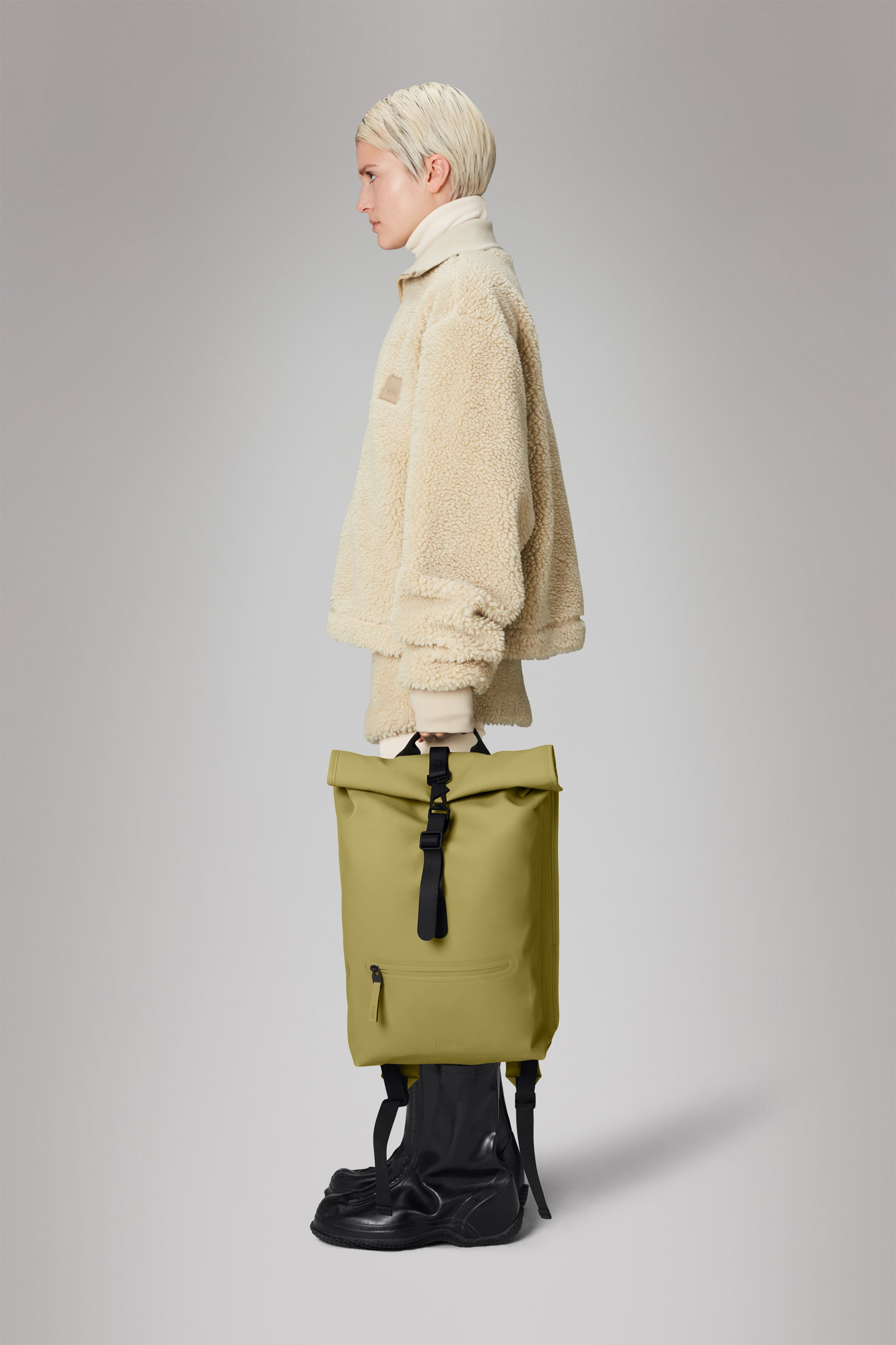 RAINS Rolltop Rucksack Khaki 17L H60 x D11 x W32 cm Backpack