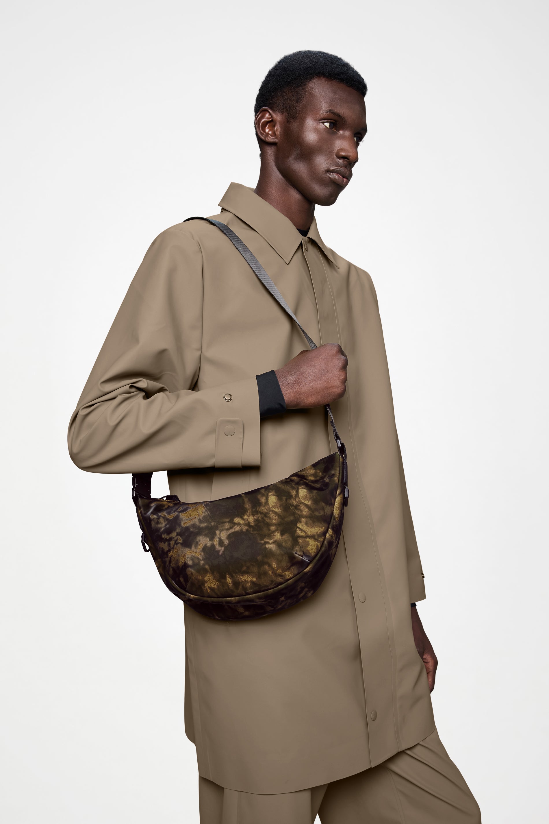 RAINS Valera Shoulder Bag Muddy 7.70L H22 x D10 x W35 cm Crossbody